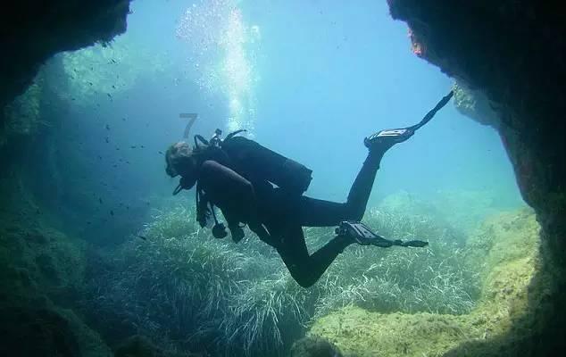 勘察队在海拔6700多米的山峰发现12岁少女尸体:已沉睡500多年